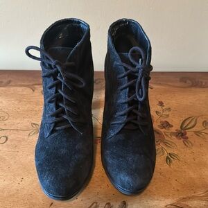 White Mountain Black suede Sugarbabe Lace Up Heeled Ankle Boots Size 6.5